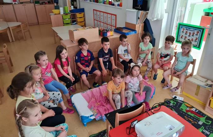 ''Zumići'' uživali u bajci o bubamari