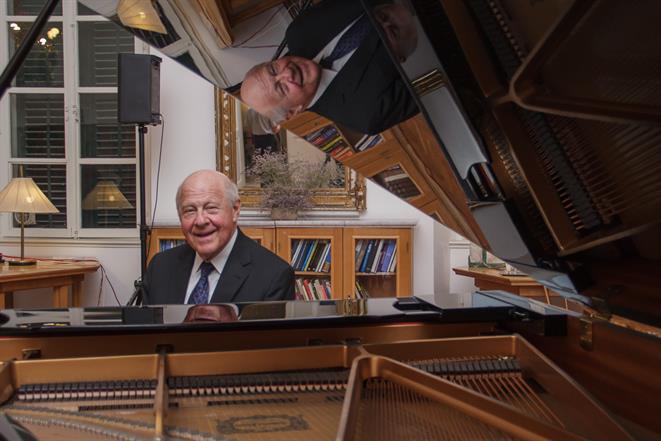 Sam Rotman održao koncert u Saloči od zrcala