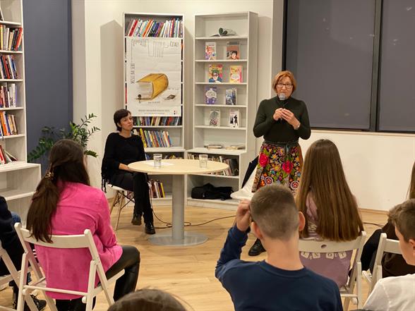 Nagrađivana spisateljica za djecu i mlade Jasminka Tihi-Stepanić održala književni susret s dubrovačkim učenicima