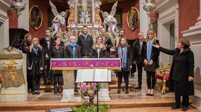 Koncert u adventu: zbor Blasius s gostima u Saloči od zrcala