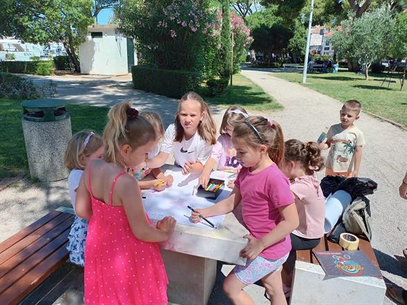 Održane "Knjige pod stablima" u parku Luja Šoletića u Gružu