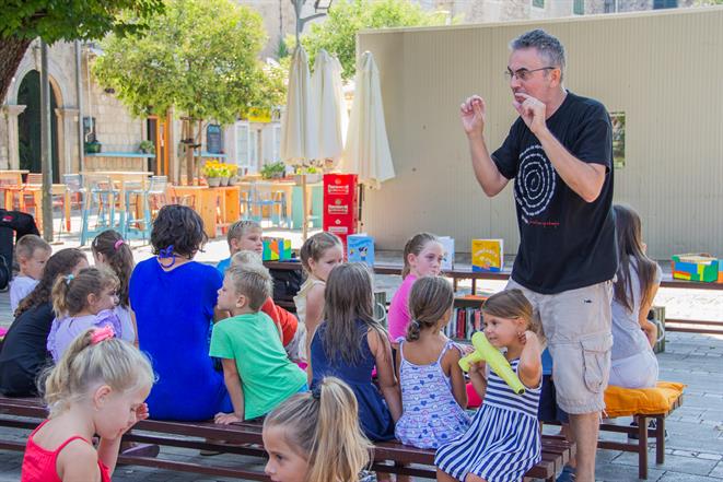 Zoran Vakula oduševio djecu u Mokošici i Cavtatu!
