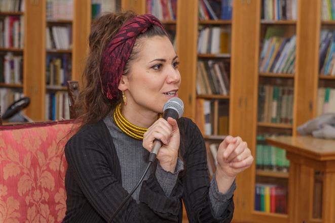 Aklea Neon slikama, riječima i glazbom dočarala Peru