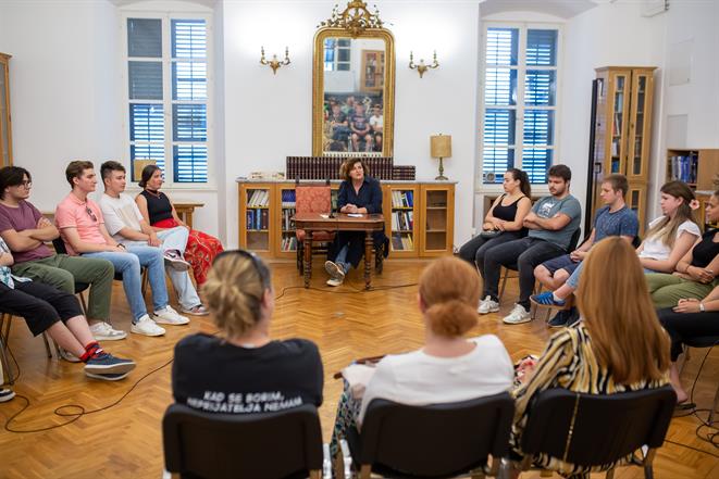 PARLAONICA: Treba li na užem području grada zabraniti promet osobnim vozilima?