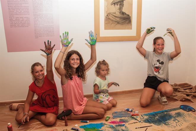 „Knjige pod stablima“ održale se u Cavtatu usprkos kiši