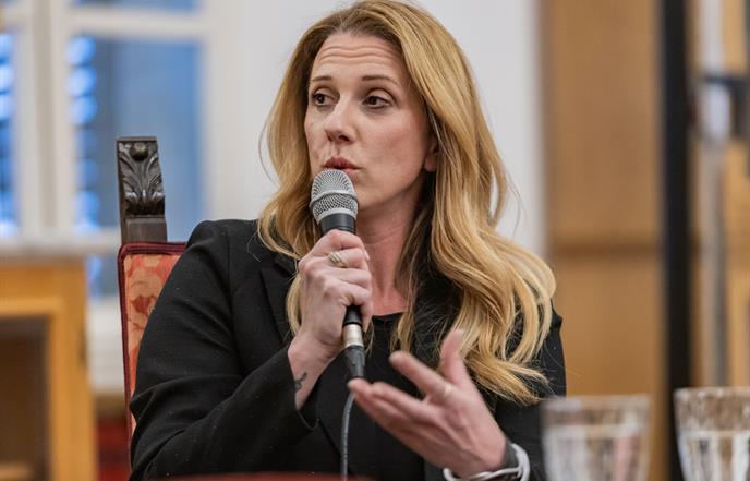 Roman „Deset tisuća koraka“ Danijele Crljen predstavljen u Dubrovačkim knjižnicama