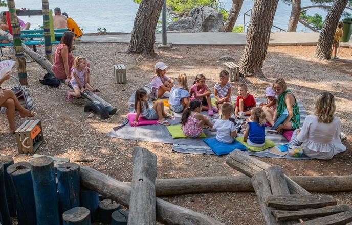 U parku Striježice održane "Knjige pod stablima" sa spisateljicom Renatom Zlatković