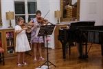 Održano glazbeno-lirsko druženje za djecu "Ja sam ja" u izvedbi sestara Mare i Lucie Deše Schranz