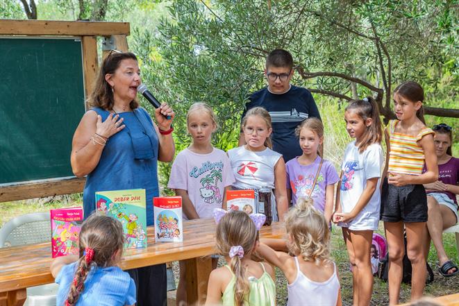 Posljednje "Knjige pod stablima" prošle su u društvu najčitanije književnice za djecu i mlade Sanje Polak