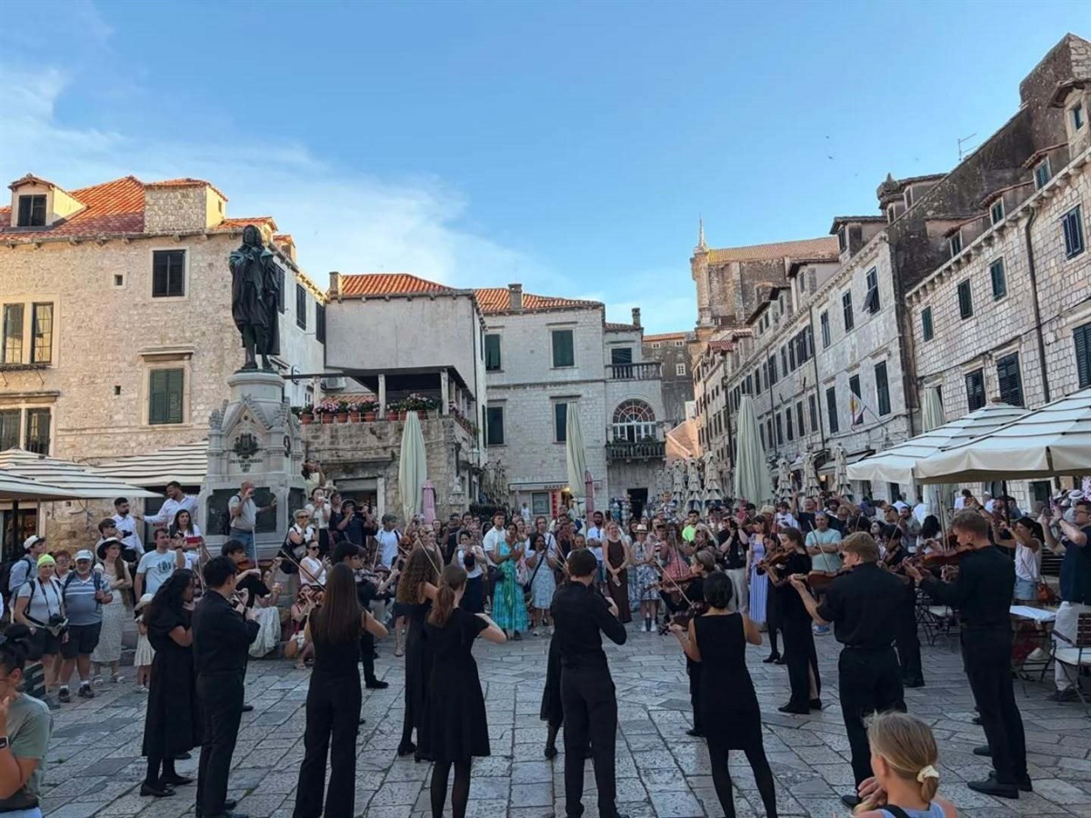 Od Skalina od Jezuita do Saloče od zrcala: Pogledajte kako je Chicago Consort raspjevao Dubrovnik