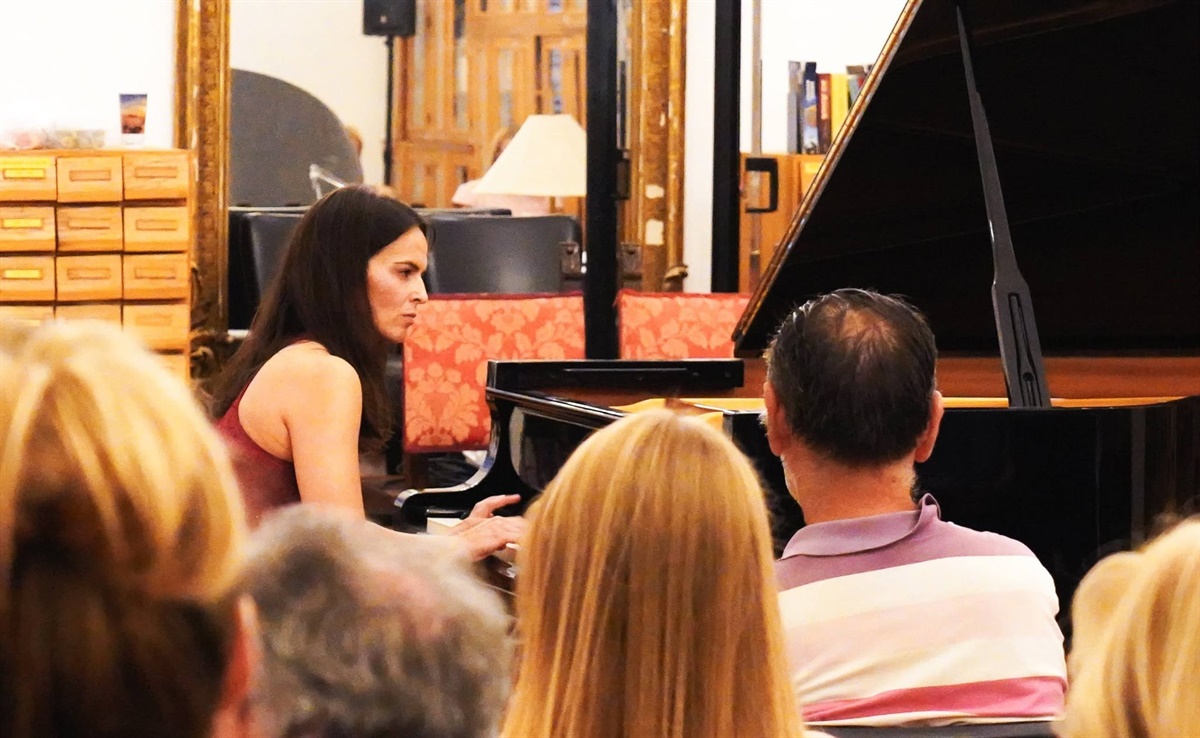 Klavirski recital Ružice Koncul „Svemir od sonata II“ oduševio publiku u Saloči od zrcala