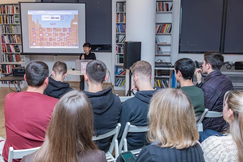 📚📚 Od korica do korica: srednjoškolski kvizovi u Ogranku Lapad 🧠✍️